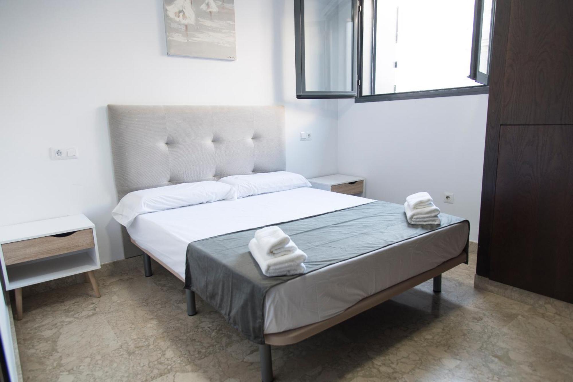 Nightinsevilla Teodosio Free Parking Exteriör bild