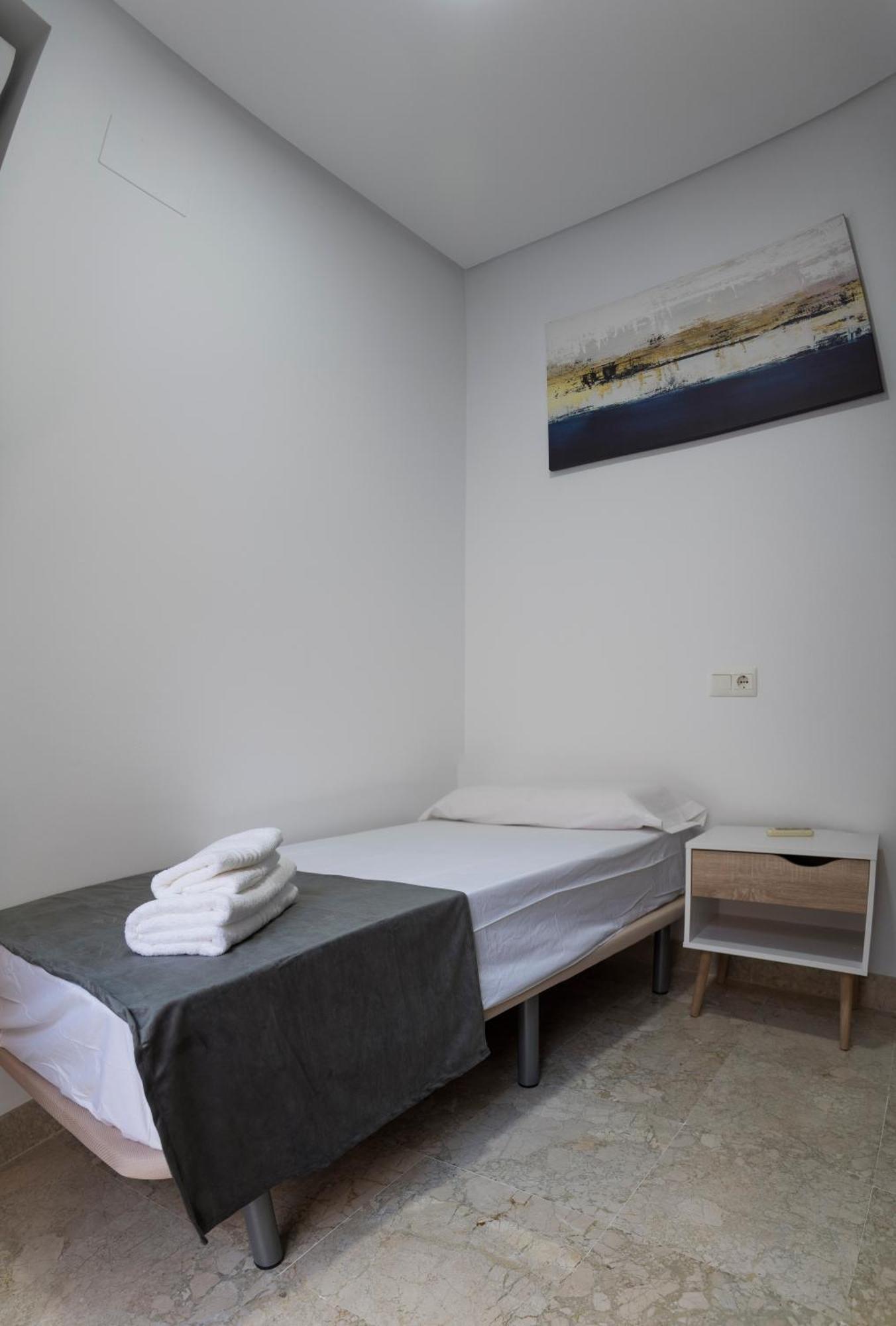 Nightinsevilla Teodosio Free Parking Exteriör bild